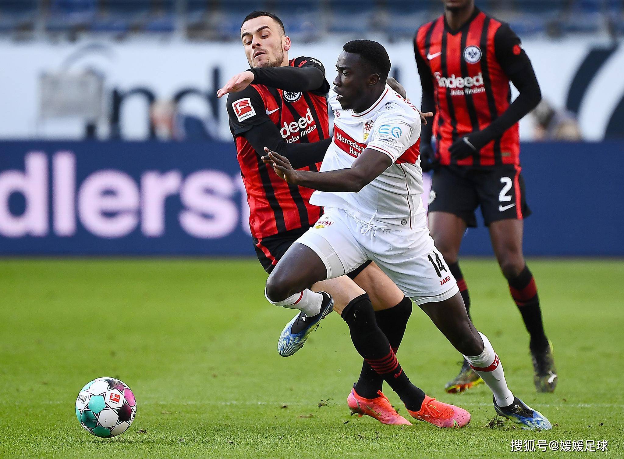 拜仁慕尼黑主场击败对手,德甲夺冠领跑 拜仁慕尼黑主场击败对手,德甲夺冠领跑