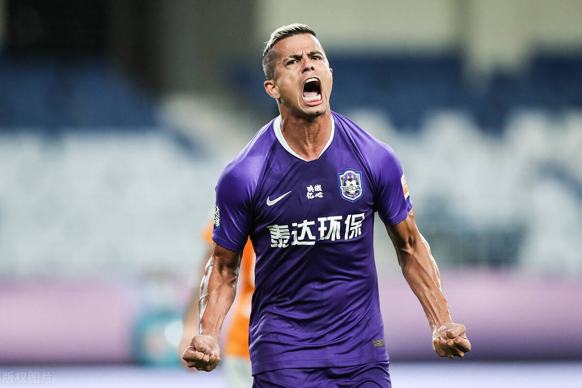 青岛中能力克武汉卓尔，豪取三分