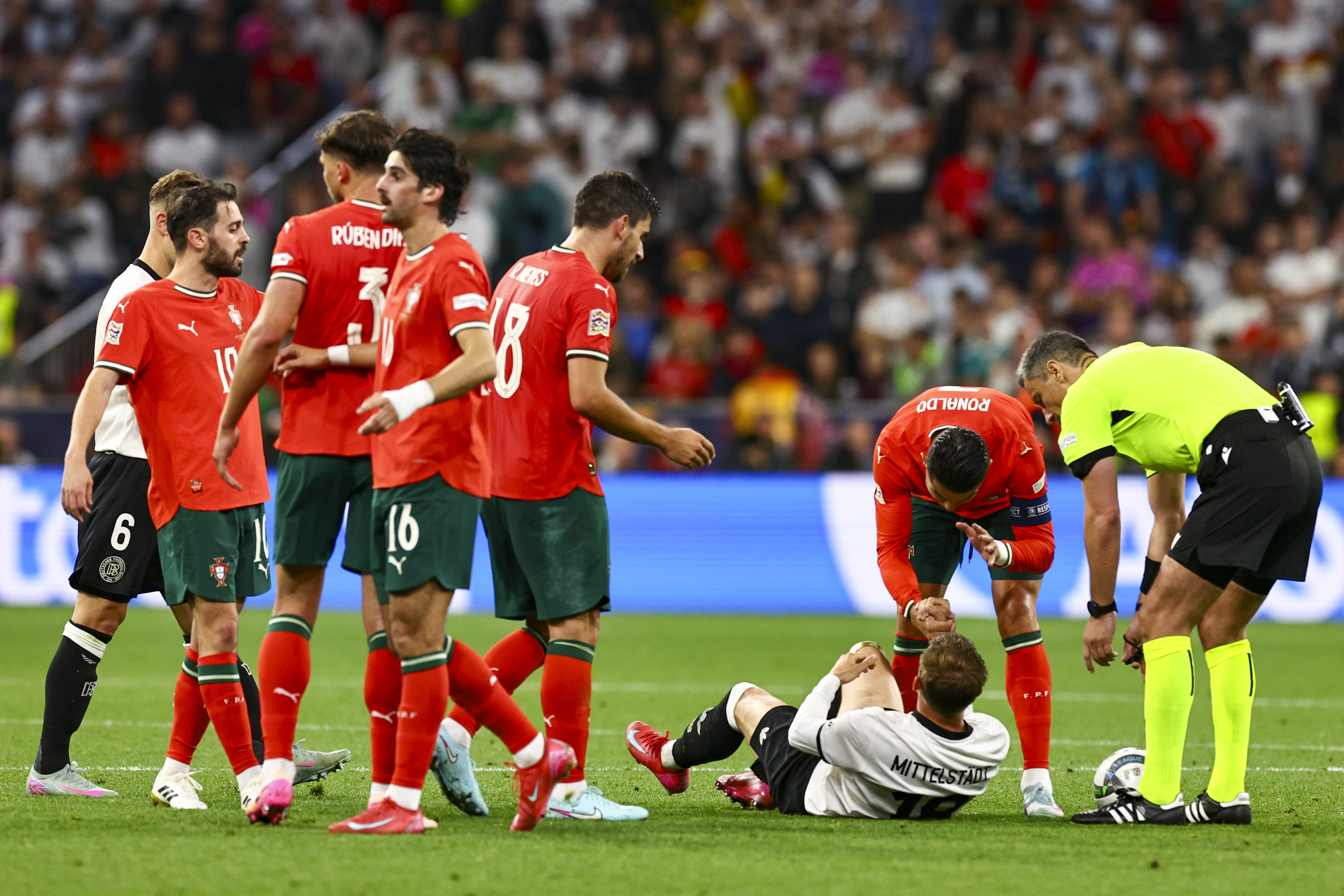 欧预赛战况激烈,各国球队角逐狭路相逢的简单介绍 欧预赛战况激烈,各国球队角逐狭路相逢的简单介绍