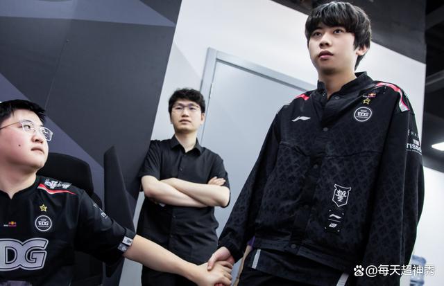 LGD碾压EG,Uzi开启传奇时刻焦点之战入围赛,引爆全场热议的简单介绍 LGD碾压EG,Uzi开启传奇时刻焦点之战入围赛,引爆全场热议的简单介绍
