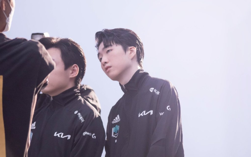 乐鱼登录-包含100T鏖战DRX，Viper完成史诗逆转激烈交锋淘汰赛，锁定晋级资格的词条