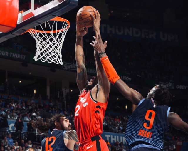 乐鱼体育APP下载-小猛龙仰首欣赏扬尼斯，书豪大获全队赞誉