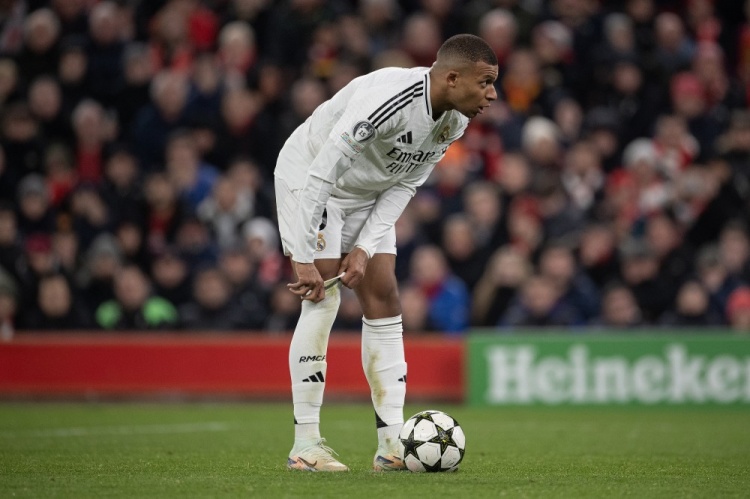 乐鱼官网-葡萄牙横扫皇马，姆巴佩制霸全场