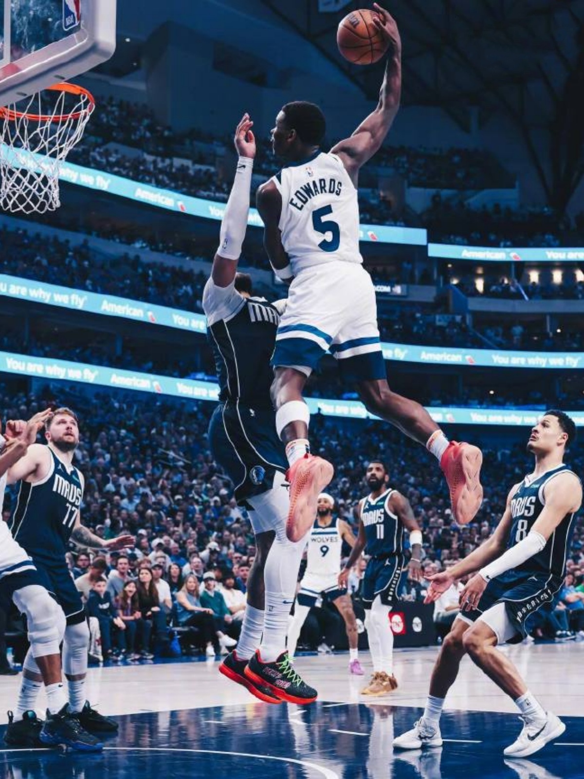 雄鹿鏖战独行侠，布伦森关键制胜的简单介绍